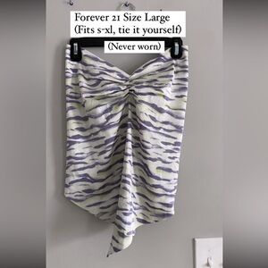 FOREVER 21 NEVER WORN BANDANA TUBE TOP FITS ANY SIZE